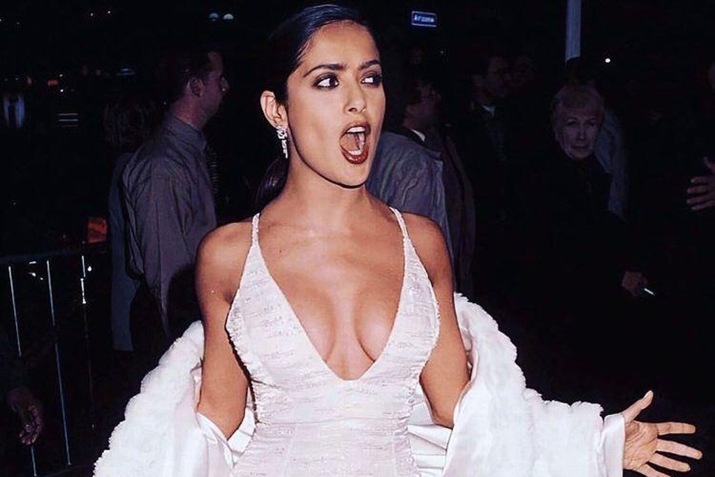 Imagen Confiesa Salma Hayek  que sus senos empezaron a crecer en la menopausia