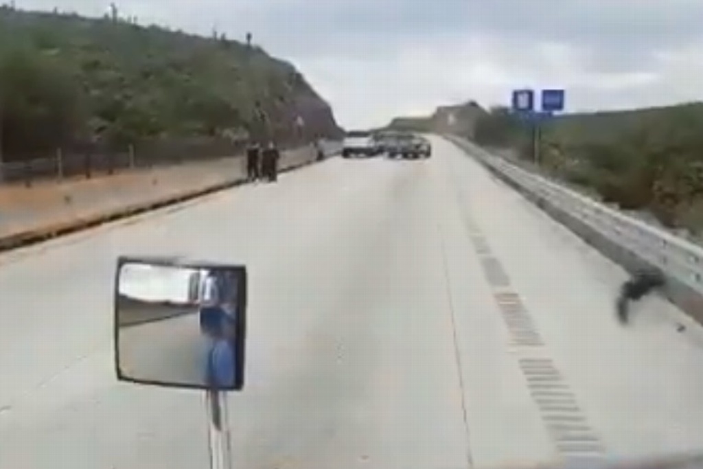 Imagen Captan asalto a familia en carretera Monterrey-Nuevo Laredo (+Video)