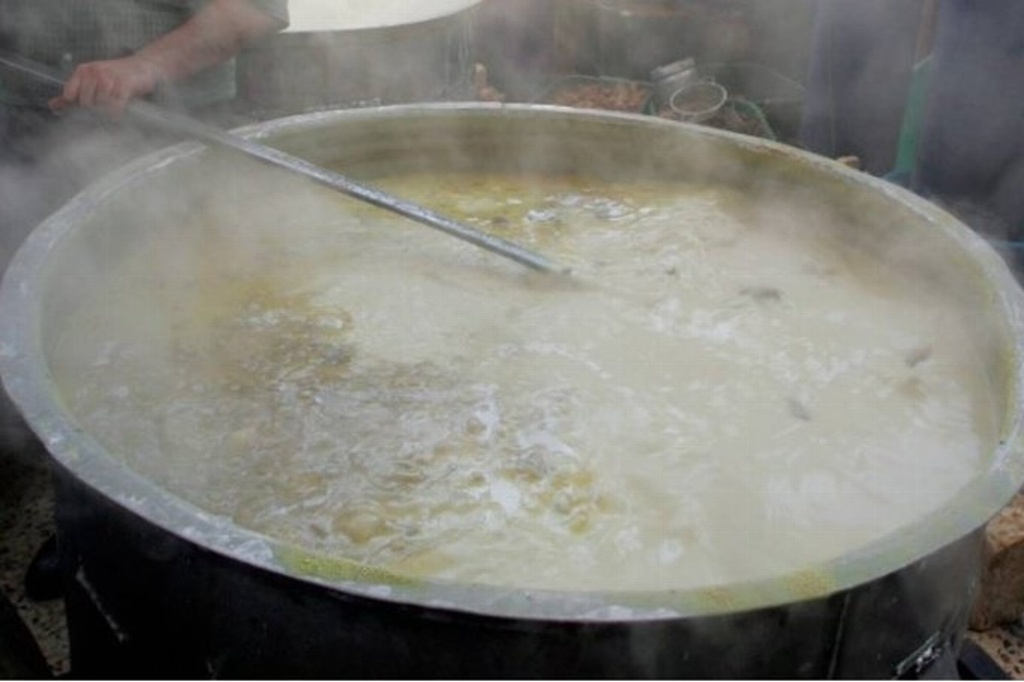 Imagen Chef muere tras caer a gigantesca olla de sopa hirviendo