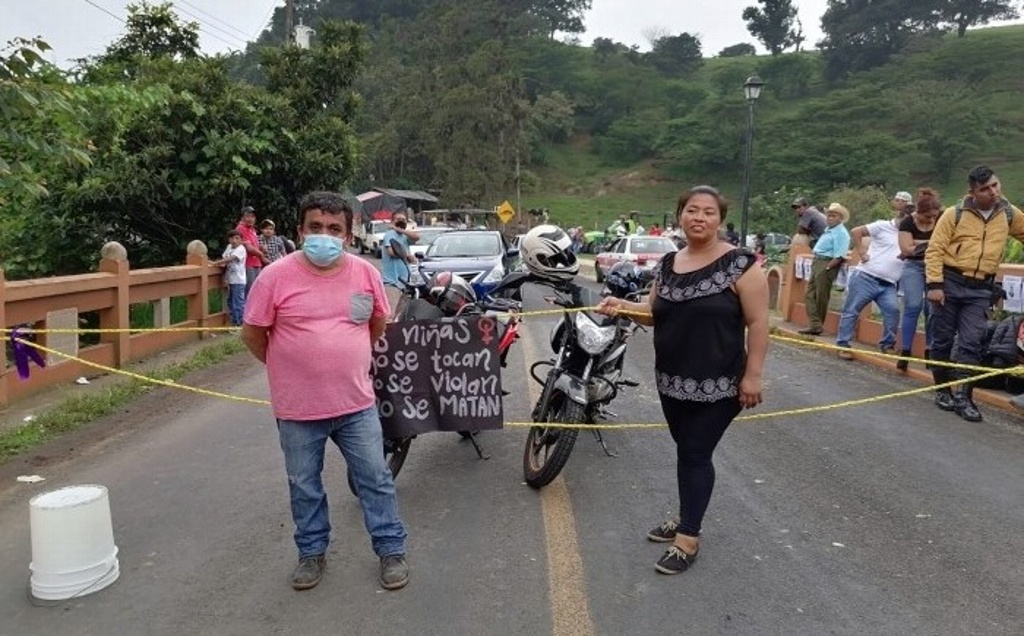 Imagen Mantienen tomada carretera Xalapa-Naolinco, exigen justicia para Reyna Isabel