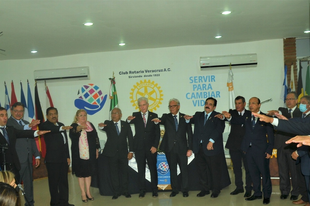 Toma protesta nueva directiva del Club Rotario Veracruz (+fotos) - xeu  noticias veracruz
