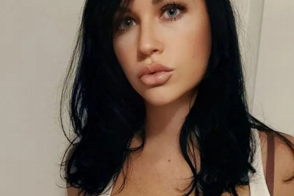 Imagen Despiden a profesora por tener cuenta en OnlyFans; su esposo la acusó