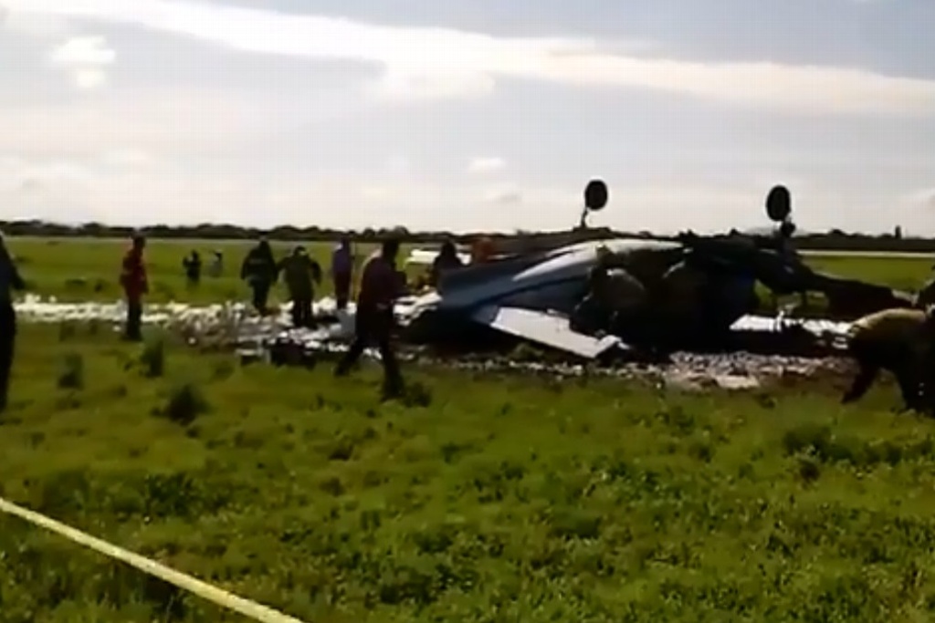 Imagen Muere piloto tras caer avioneta en aeropuerto (+Video)