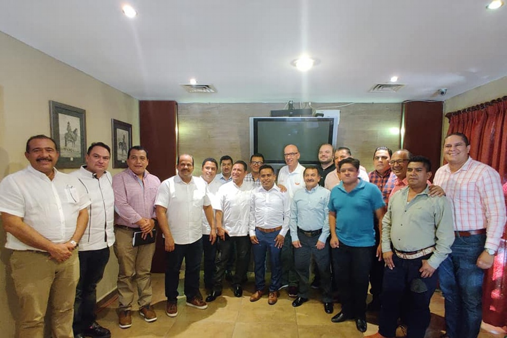 Imagen  Dante Delgado se reúne con alcaldes electos en Veracruz