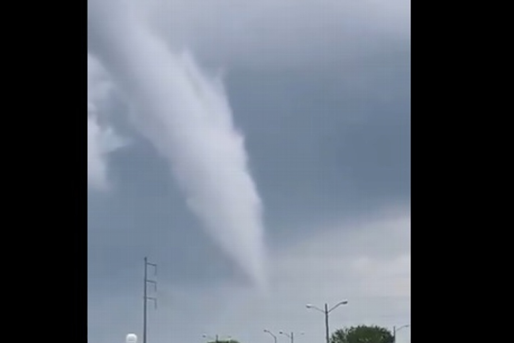 Imagen Impresionante tornado con lluvias atemoriza a población la tarde de ayer (+Video)
