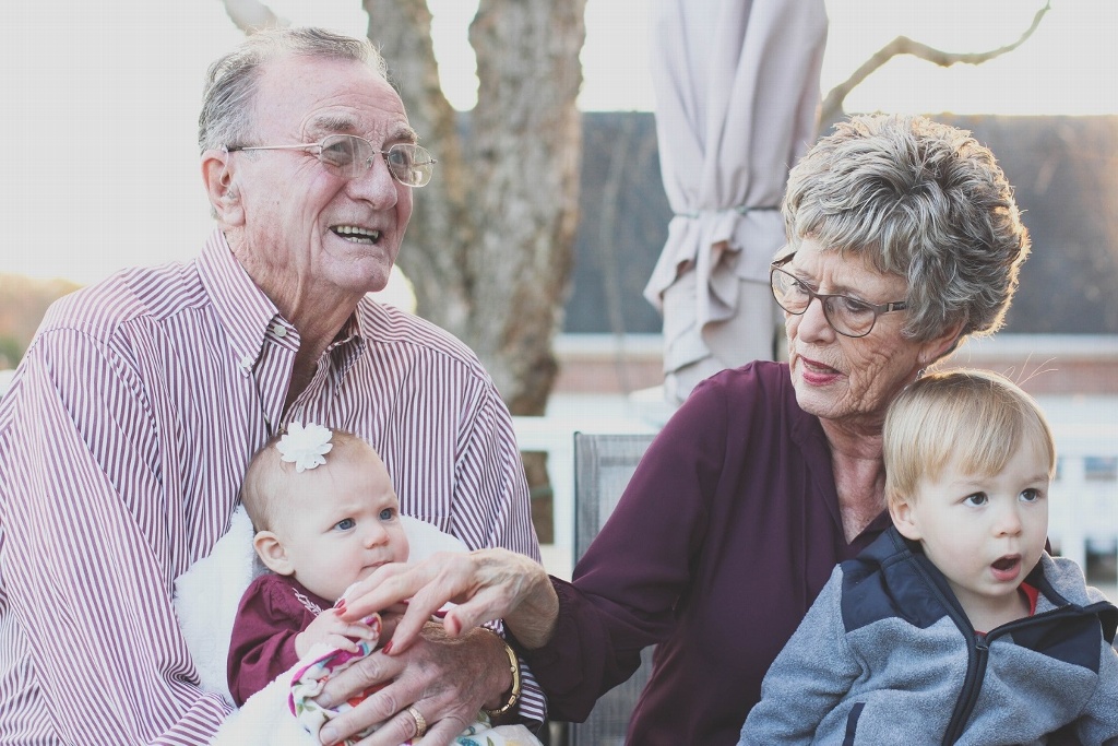 Imagen ¿Se puede reclamar pensión alimenticia a los abuelos?