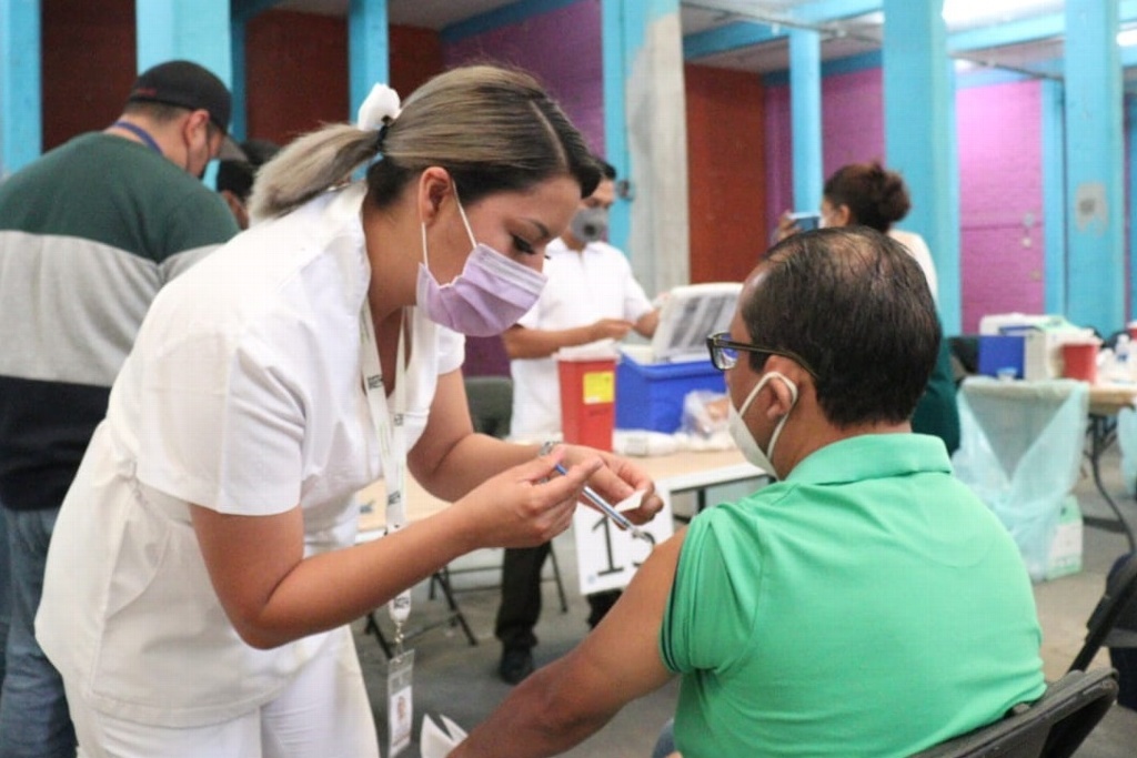 Imagen Ubica tu módulo de vacunación para segunda dosis de 40-49 en Veracruz