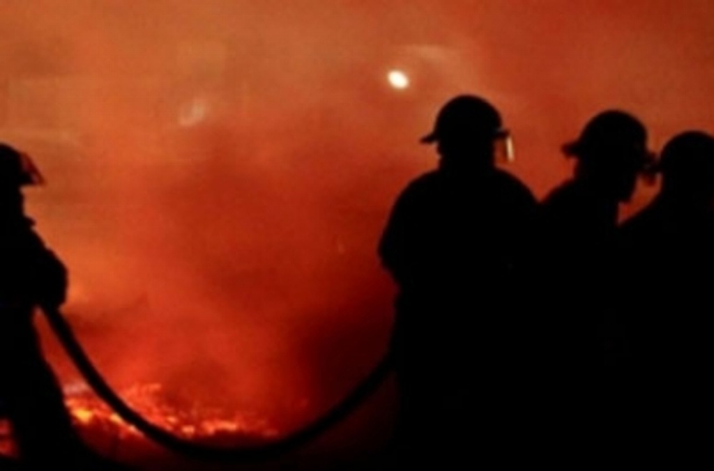 Imagen Pareja provoca incendio por fiesta de revelación de sexo; muere un bombero