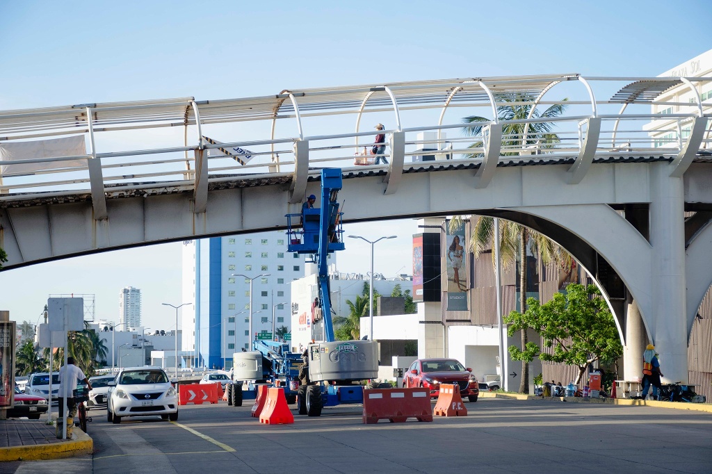 Imagen Continúan los trabajos de mantenimiento del puente de la Amistad en Boca del Río
