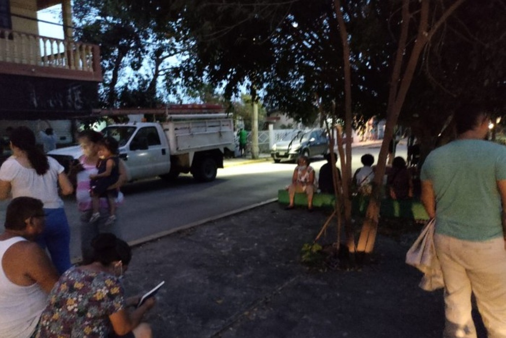 Retienen en Poza Rica a trabajadores de la CFE por falta de luz - xeu ...