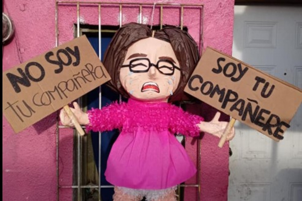 Imagen Crean piñata de niña que pide que la llamen 'compañere' 