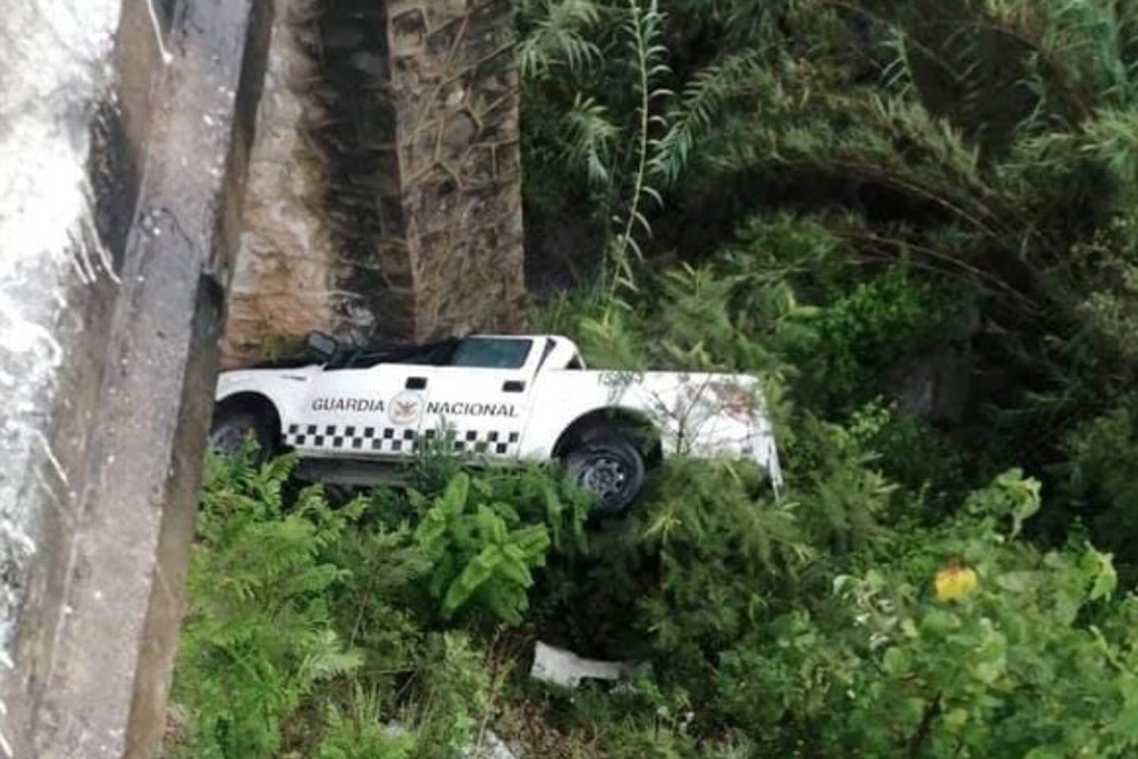 Imagen Cae a un barranco patrulla de la Guardia Nacional; reportan un elemento muerto