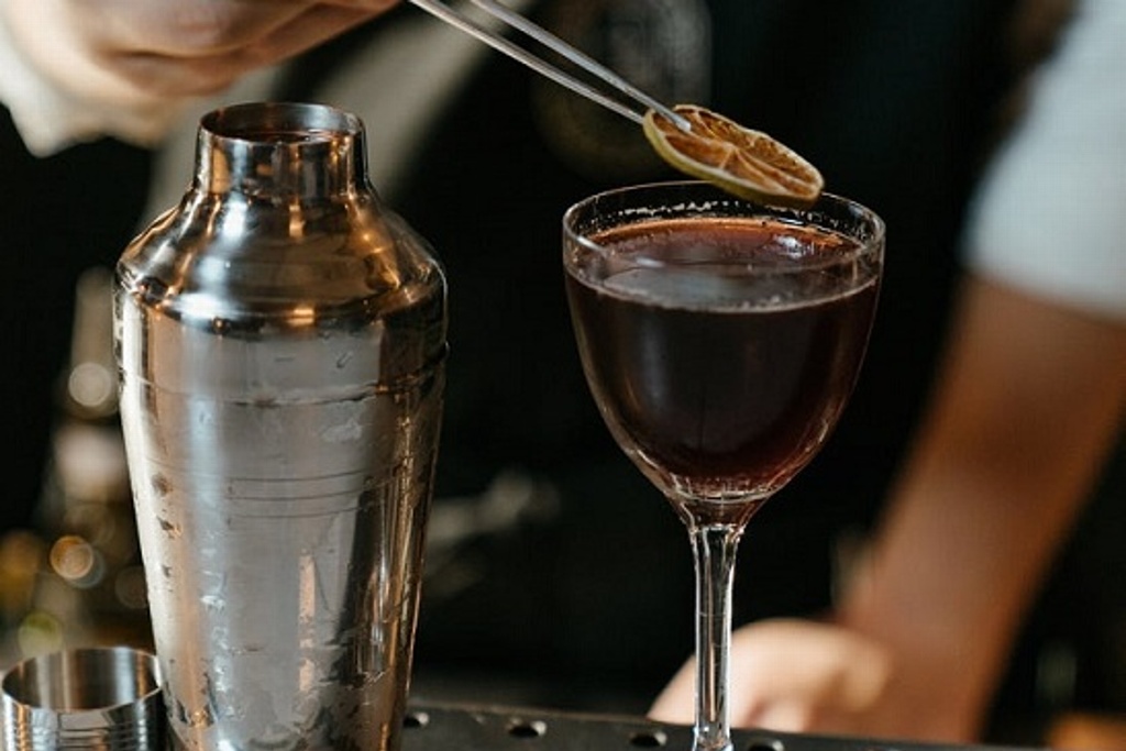Imagen Profeco alerta de licores con menos alcohol, que no tienen uva o no son de agave