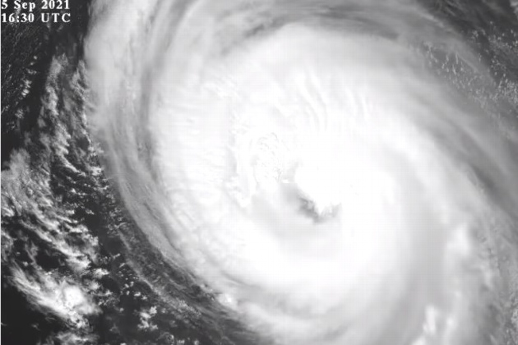 Imagen Captan al huracán 