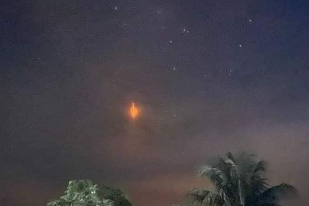Imagen Captan extraña luz en el cielo despues de la lluvia de anoche (+Fotos)