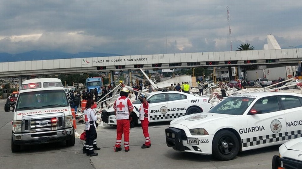 Imagen Tráiler choca y se incendia en caseta México – Puebla; reportan al menos 2 muertos