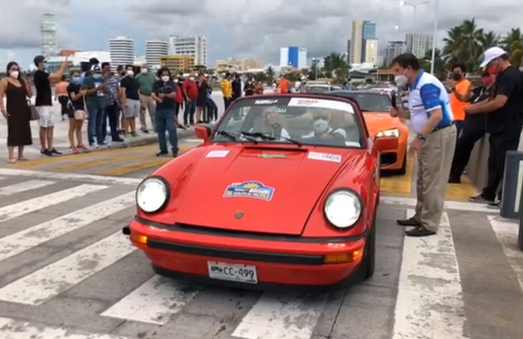 Imagen Más de 30 carros deportivos y clásicos participan en Rally Golfo Pacífico en Boca del Río 