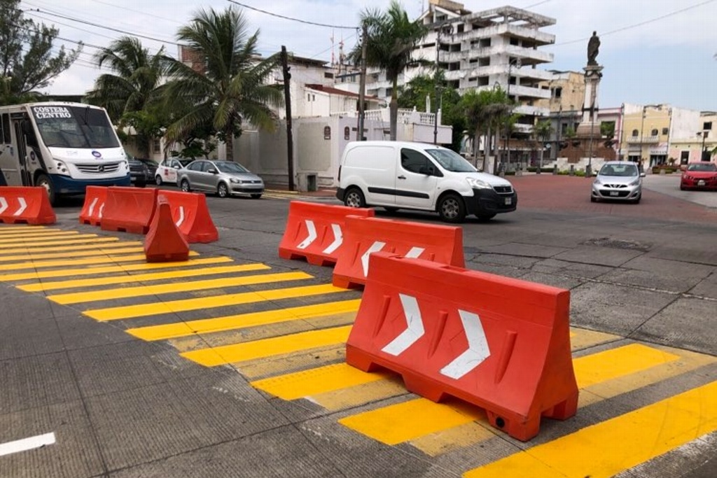 Imagen Pintan rayas peatonales en calles de Veracruz