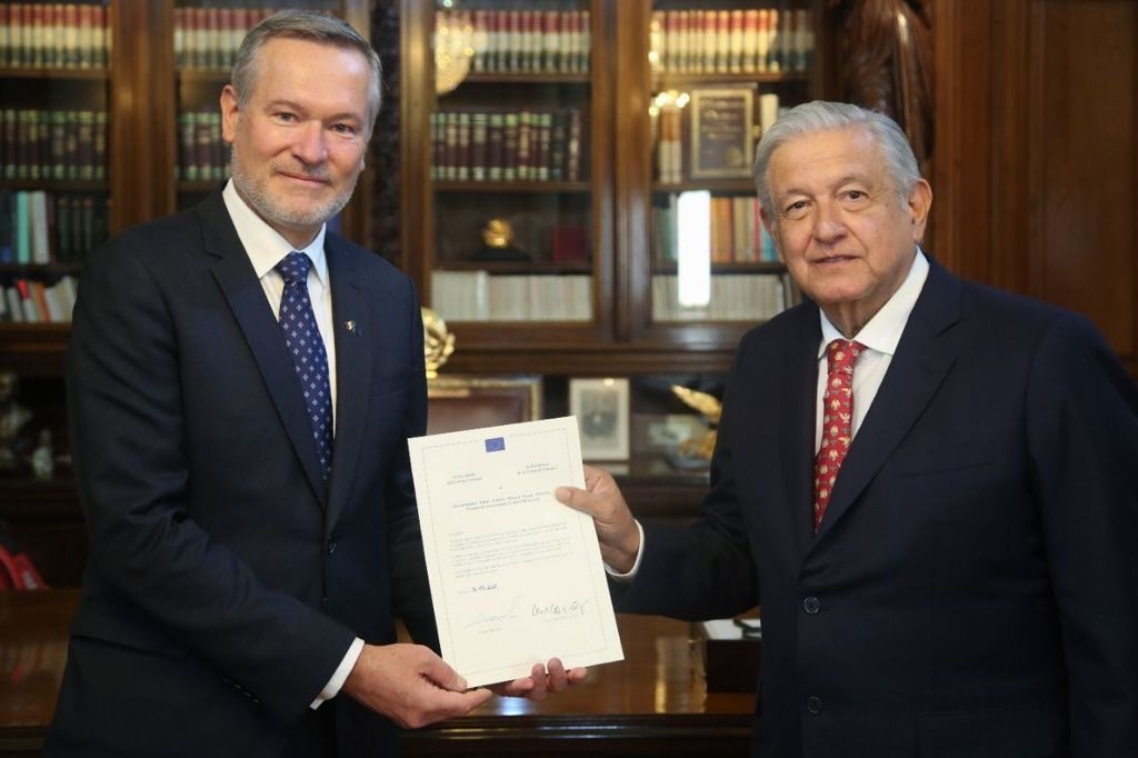 Imagen AMLO recibe cartas credenciales de embajador de la Unión Europea en México