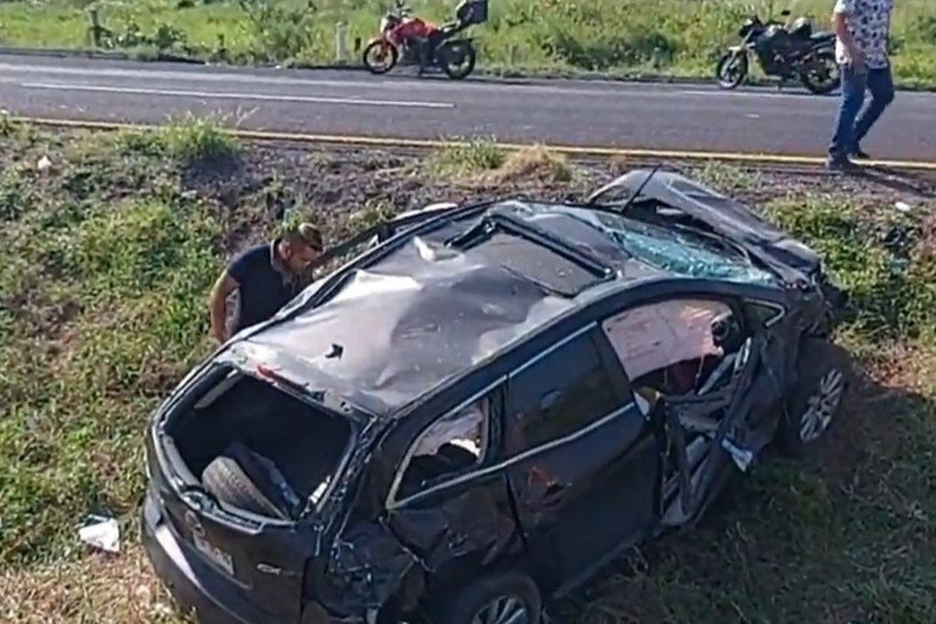 Imagen Reportan grave a hombre que volcó sobre la autopista Veracruz-Córdoba