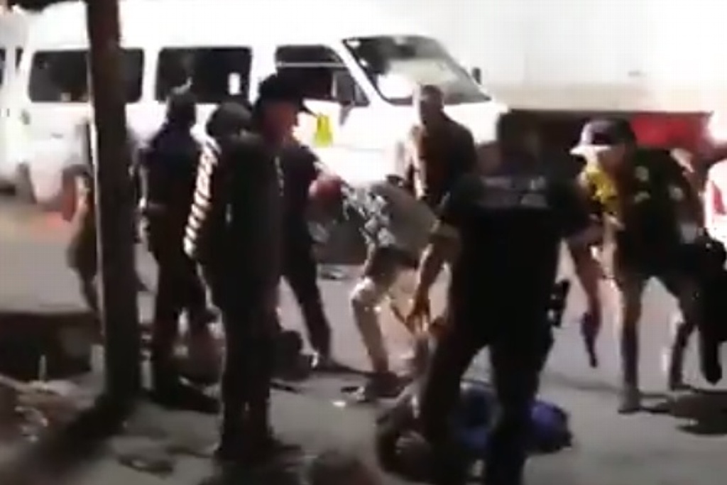 Imagen Linchan a 2 presuntos ladrones en el camión; querían despojar a pasajeros de sus pertenencias (+ video)