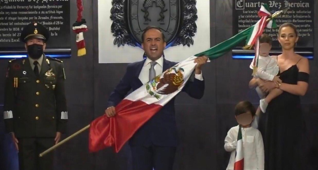 Imagen Fernando Yunes da su último Grito de Independencia en Veracruz