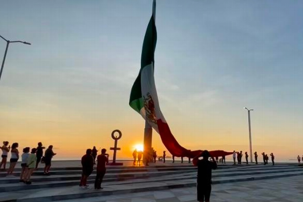 Imagen Cae la bandera en plaza “Soberanía”; izado en Veracruz cambió de sede 