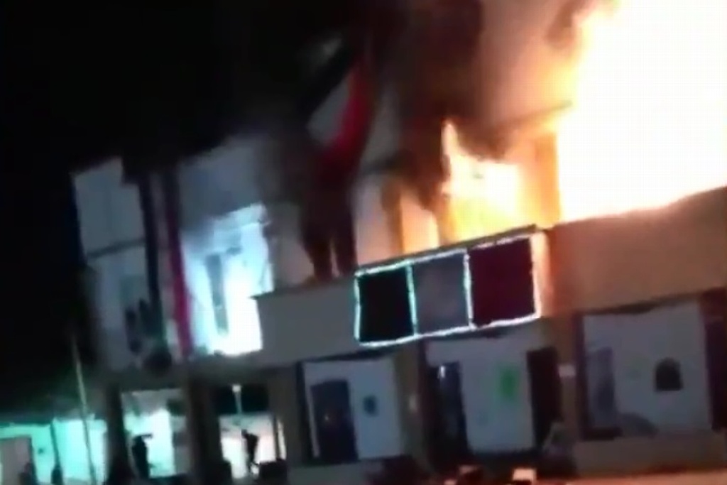 Imagen Tras Grito de Independencia, prenden fuego a presidencia municipal en Chiapas (+Video)