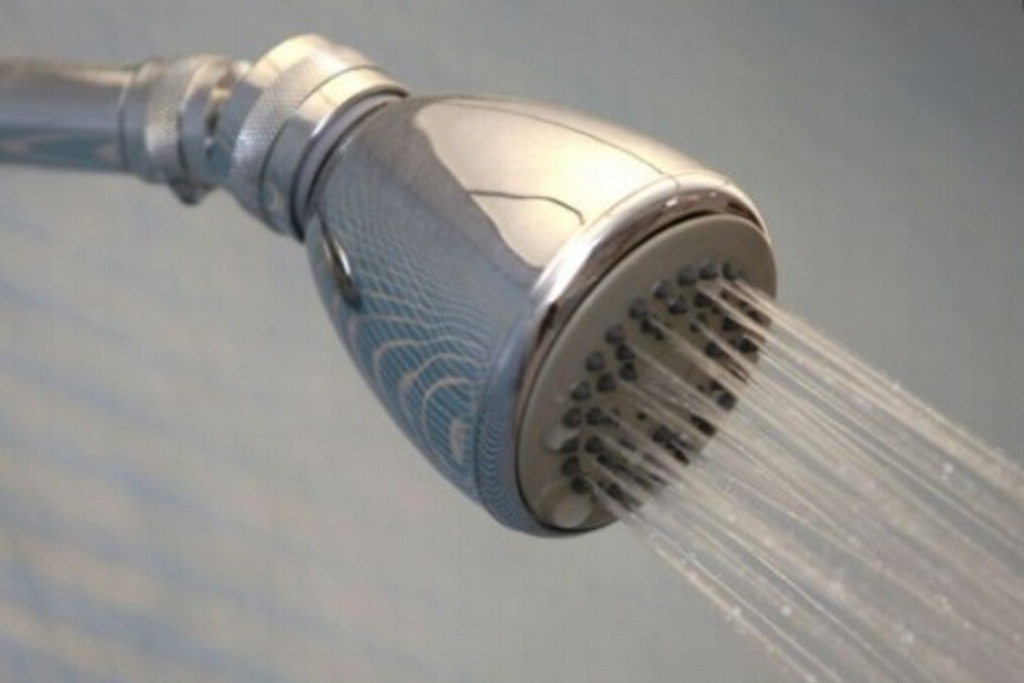 Imagen Olvida apagar cámara durante una sesión y la ven bañándose (+Video)