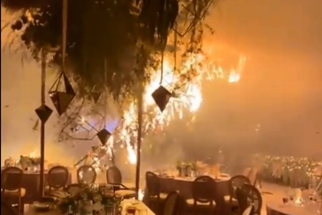 Imagen Boda acaba en incendio por uso de pirotecnia en salón de fiestas (+Video)