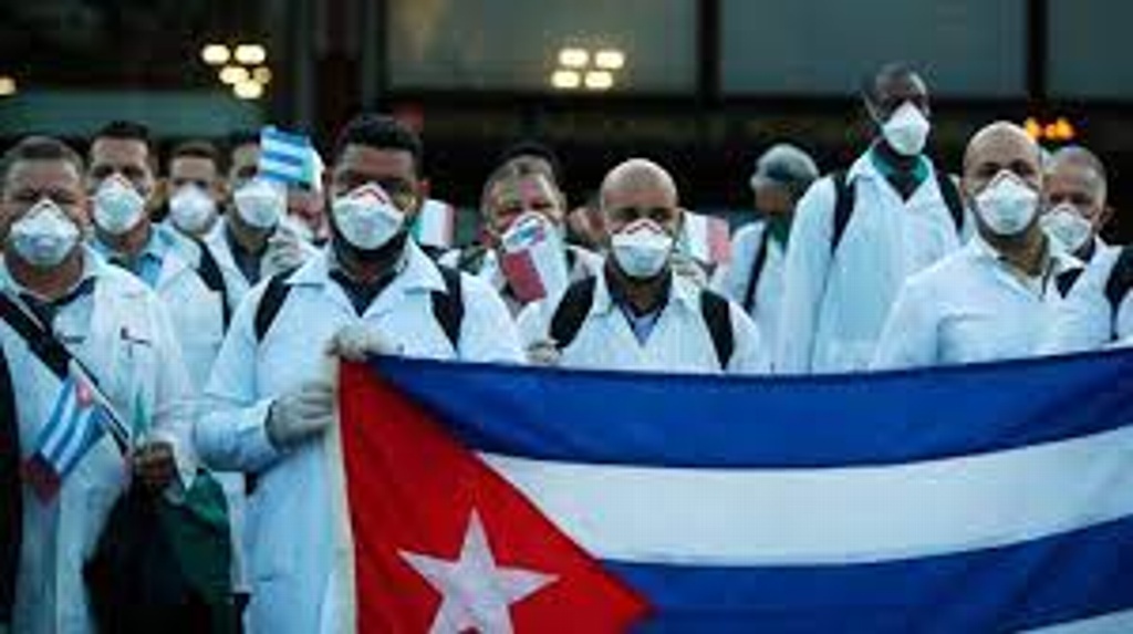 Imagen Revela senador del PAN que AMLO contrató médicos falsos de Cuba para combatir el COVID-19