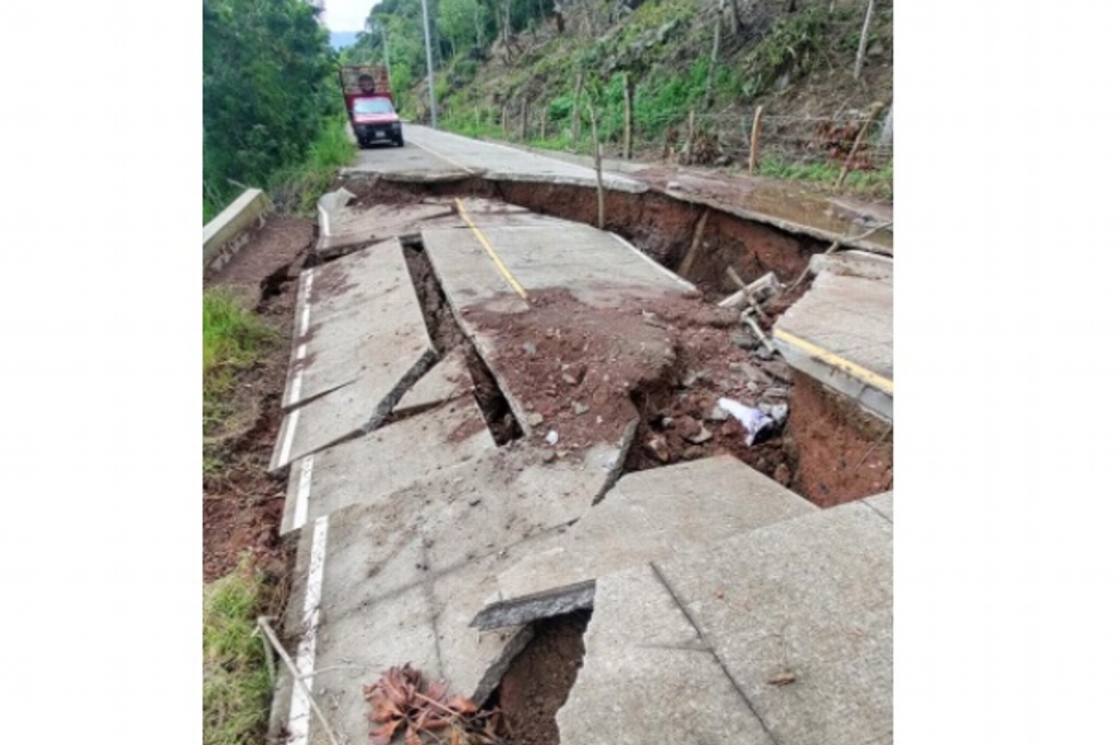 Imagen Daños en carretera de Alto Lucero no fue por mala calidad: Gobernador de Veracruz