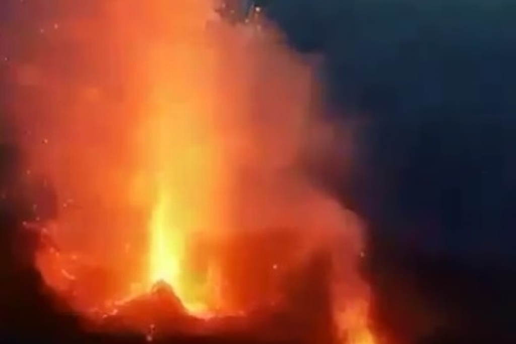 Imagen Volcán La Palma intensifica su actividad explosiva, en España (+Video)