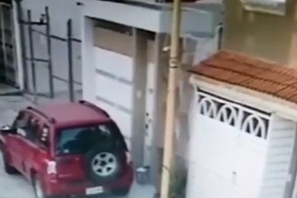 Imagen Estalla paquete explosivo en casa de Puebla (+Video)