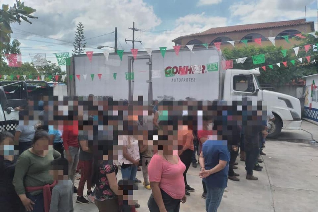 Imagen Rescatan a 156 migrantes al sur de Veracruz  