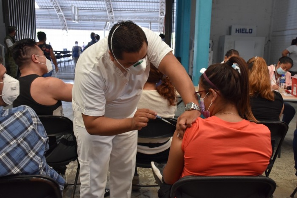 Imagen Anuncian vacunación para personas de 18 años y más en 4 municipios de Veracruz