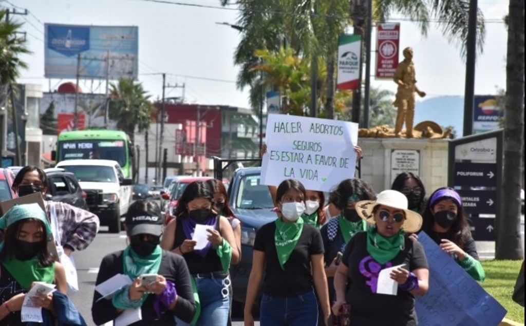 Imagen Mujeres marchan a favor del acceso al aborto legal, seguro y gratuito