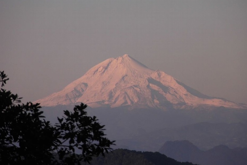 Imagen Pico de Orizaba se encuentra entre Veracruz y Puebla, reconocen en INEGI