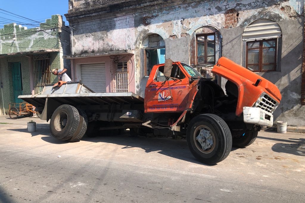Imagen Cierre vial en La Huaca por camión que cayó a socavón 