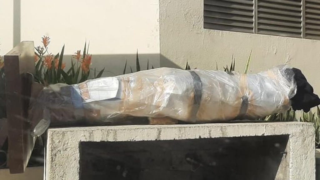 Imagen Vandalizan y quitan estatua del actor Eugenio Derbez (+Fotos)