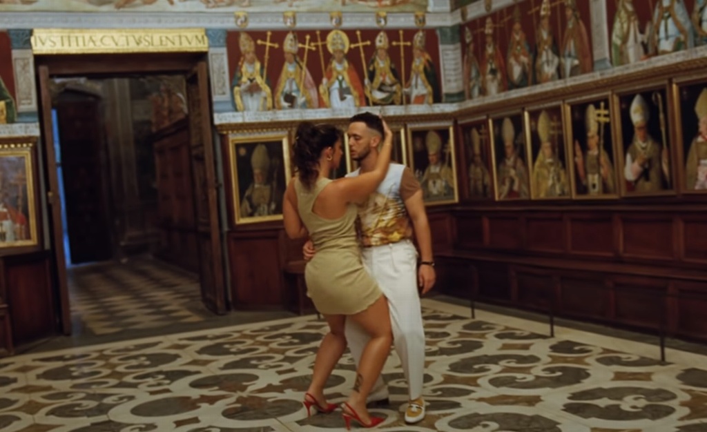 Imagen Polémica por video sensual de C. Tangana y Nathy Peluso grabado en catedral de España