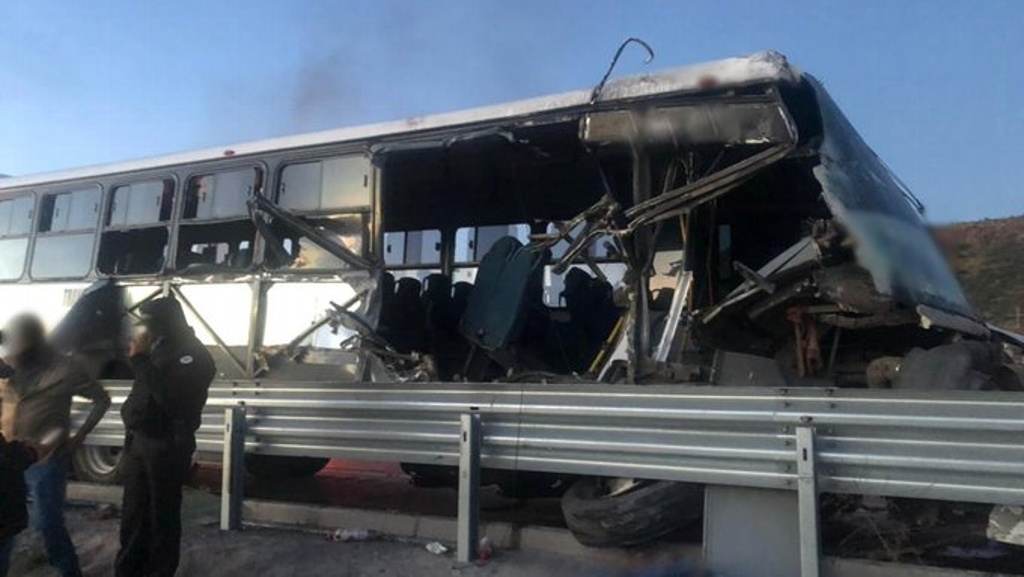 Imagen Deja 27 lesionados fuerte choque entre autobús y camión