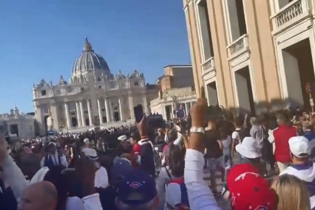 Imagen Cubanos protestan en el Vaticano; les impiden entrar a misa del Papa Francisco (+Video)