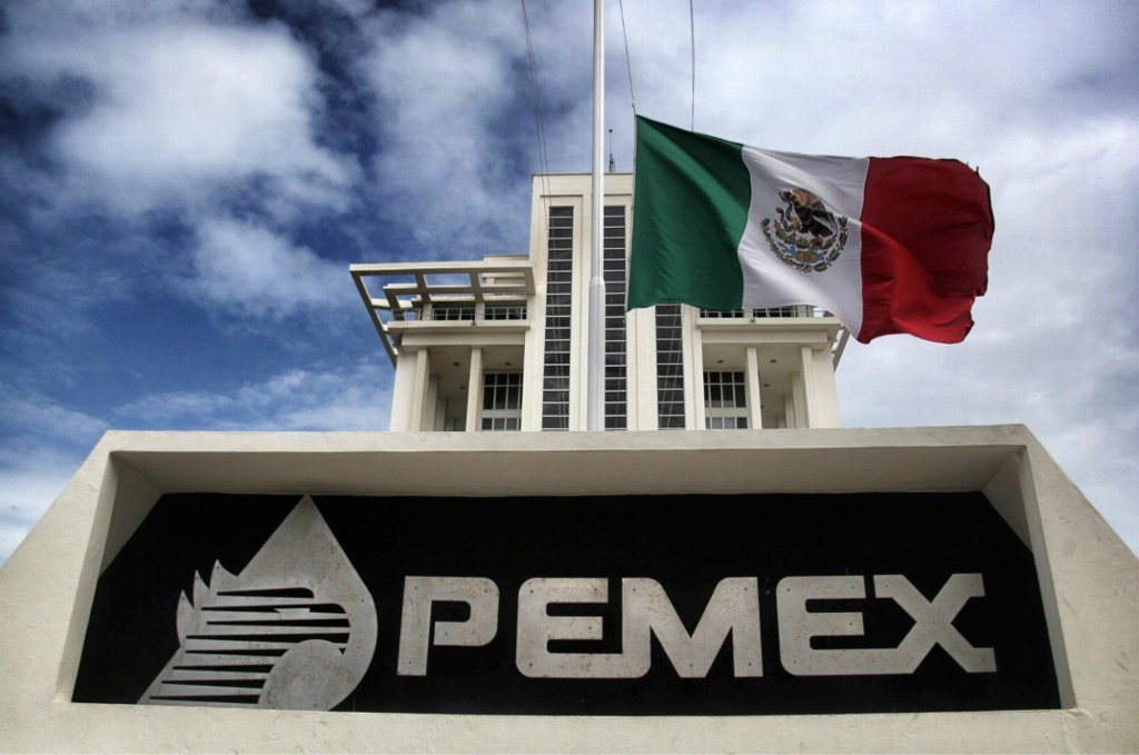 Imagen Acusan que sigue la venta de plazas de Pemex hasta en 500 mil pesos