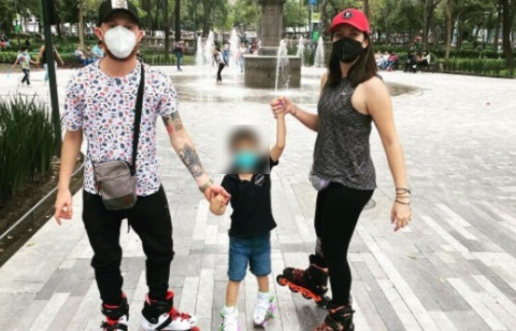 Imagen La semana pasada, Octavio Ocaña enseñaba al hijo de su pareja a patinar