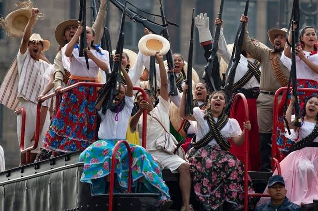 Imagen Carro alegórico de Veracruz participa en desfile de la Revolución en CDMX