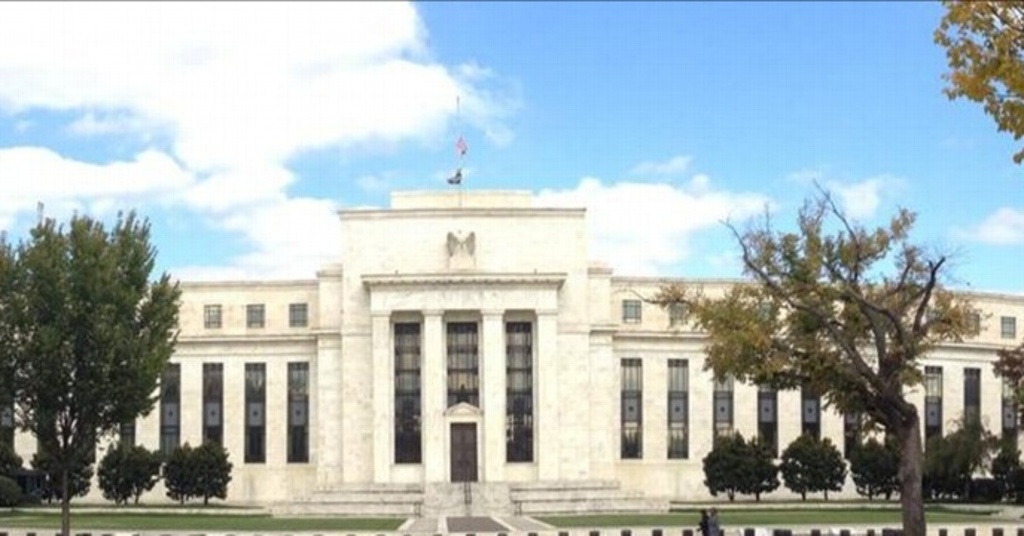 Imagen Revelan que miembros de la Fed consideran necesario acelerar reducción de compra de bonos y alza de tasas