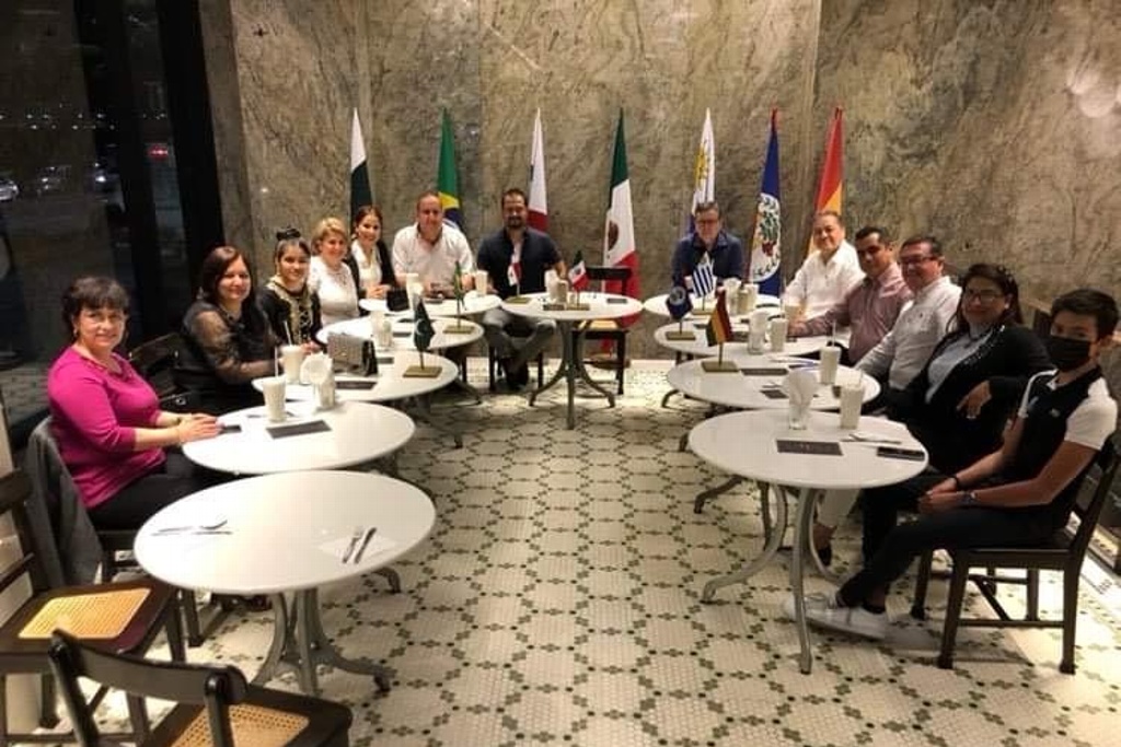 Imagen Embajadores de Uruguay, Brasil, Pakistán y otros países se reúnen en Veracruz