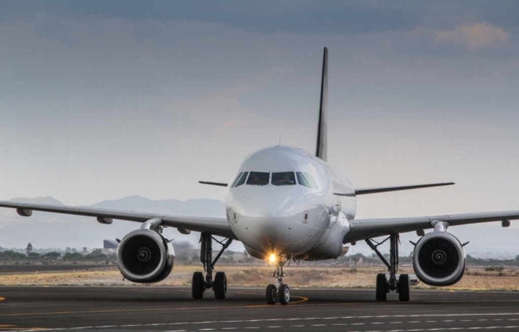 Imagen Aíslan a 61 pasajeros que dieron positivo a COVID-19 en vuelo de Sudáfrica
