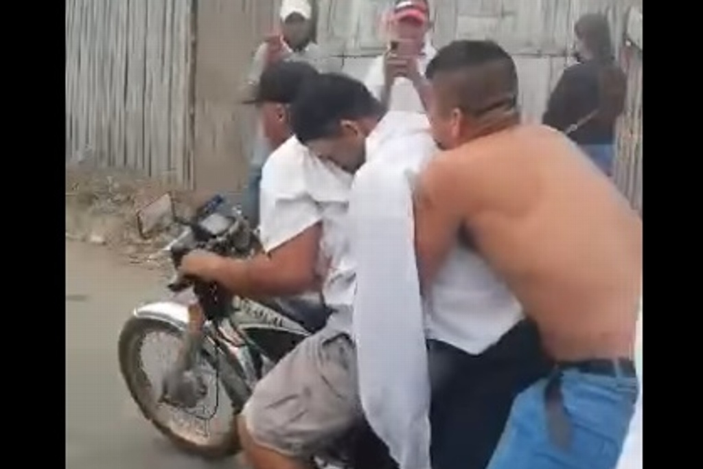 Imagen Jóvenes sacan el cadáver de su amigo de ataúd para darle un último paseo en moto